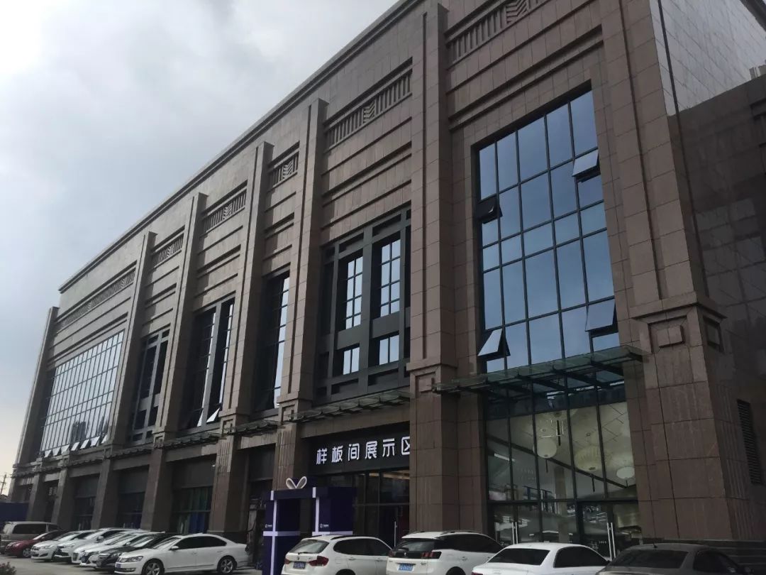 万福国际广场地址:鹦鹉大道与倒口南村路交汇处(地铁6号线前进村站旁)